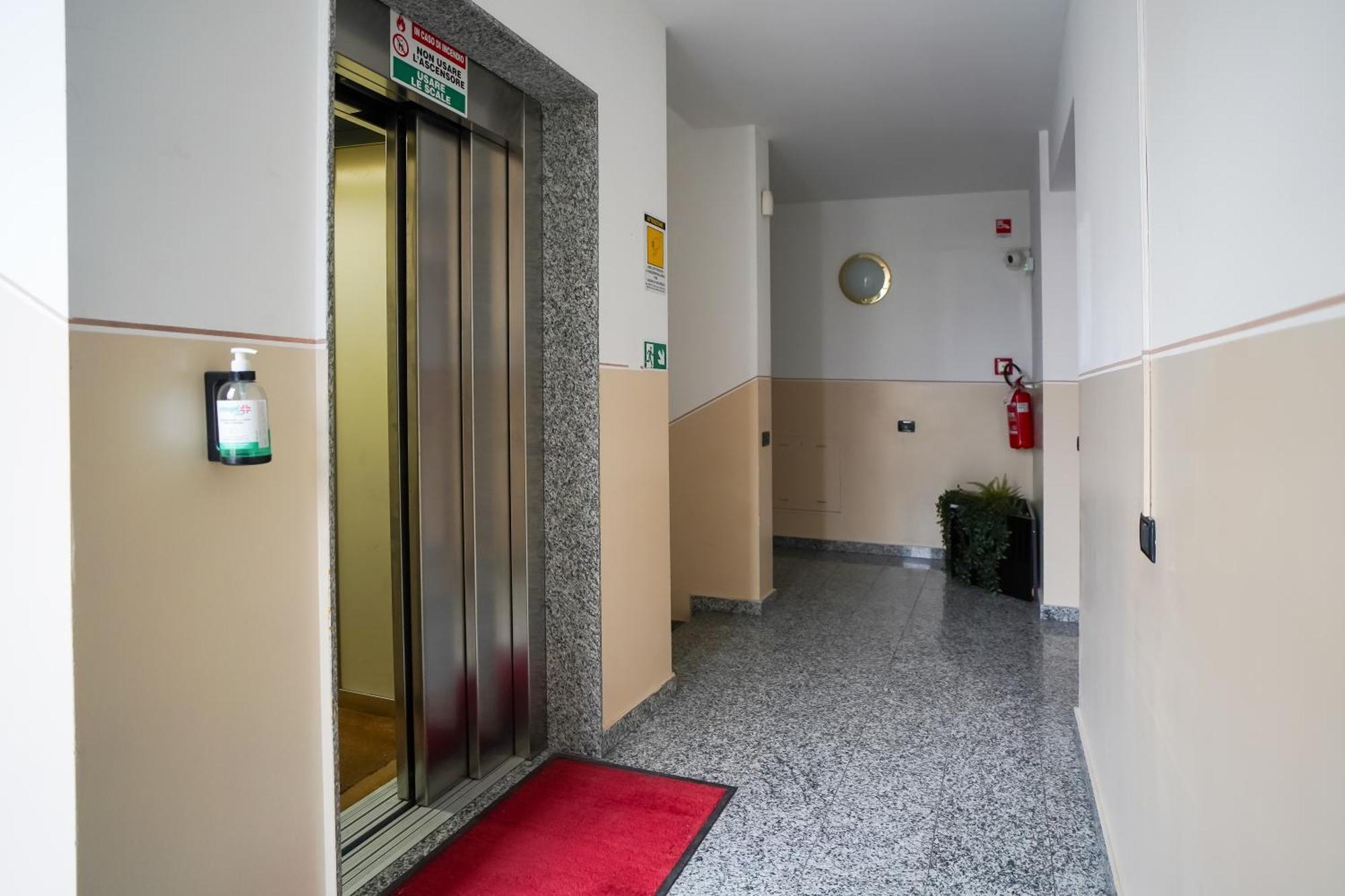 Expo Apartahotel 2*